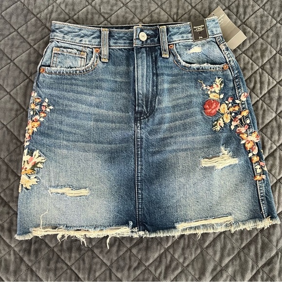 Abercrombie & Fitch Dresses & Skirts - Abercrombie & Fitch jean Skirt Womens Size 24 Floral Embroidered Denim Mini BB